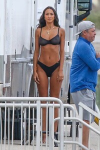 Lais_Ribeiro_in_bikinis_during_a_photoshoot_in_Miami_Beach_02-09-2024__10_.jpg