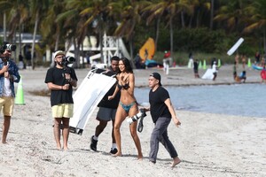 Lais_Ribeiro_in_bikinis_during_a_photoshoot_in_Miami_Beach_02-09-2024__21_.jpg