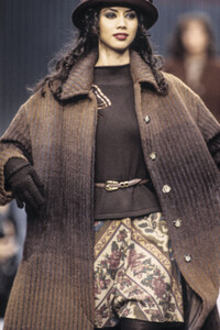 MariellaBurani1994WomenFW25.thumb.jpg.ecfa631018b1dbdc1daa01438b955682.jpg