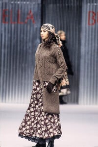 MariellaBurani1994WomenFW28.thumb.jpg.efe15f63a4f0b63d0cf9a278d711ec7b.jpg