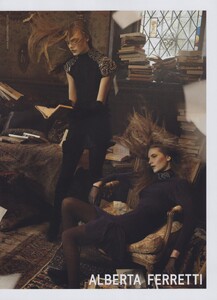 Meisel_Alberta_Ferretti_Fall_Winter_2009_10_02.thumb.jpg.4d1fe8ccfccc1eec2fcceb8d7f4c341c.jpg