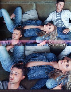 Meisel_Calvin_Klein_Jeans_Spring_Summer_2009_01.thumb.jpg.5de2ca0785a3da99a9798739b3ac78f4.jpg