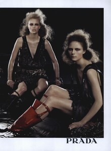 Meisel_Prada_Fall_Winter_2009_10_02.thumb.jpg.5da2684d3a82b08b9efddfe8ef080967.jpg