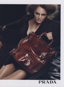 Meisel_Prada_Fall_Winter_2009_10_06.thumb.jpg.58f2755bcab70a981ba36b313f53dfd7.jpg