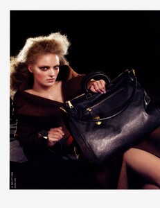 Meisel_Prada_Fall_Winter_2009_10_10.thumb.jpg.0a54275f12458a0aafcd2298258761bc.jpg