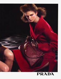 Meisel_Prada_Fall_Winter_2009_10_11.thumb.jpg.3b5bb7e42eb89c95bc63e9e5dfec709b.jpg