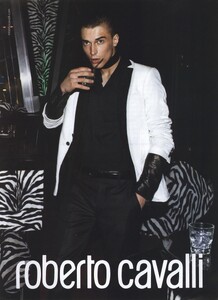 Meisel_Roberto_Cavalli_Fall_Winter_2009_10_05.thumb.jpg.e7af1db06283513f1e022c034ec7a0a1.jpg