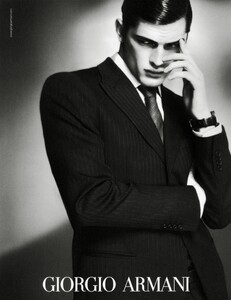 Mert__Marcus_Giorgio_Armani_Fall_Winter_2009_10_05.thumb.jpg.48bc74886a5732e82e0dd257439240db.jpg