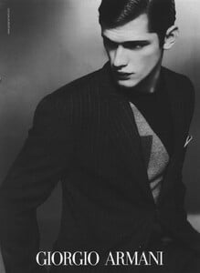 Mert__Marcus_Giorgio_Armani_Fall_Winter_2009_10_07.thumb.jpg.20b7a0f9fb61d3df905228f4ced6c077.jpg