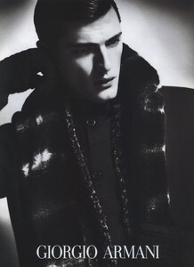 Mert__Marcus_Giorgio_Armani_Fall_Winter_2009_10_08.thumb.jpg.99eef9cc35124727cc5c9a34ff3c3d1b.jpg