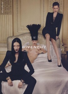 Mert__Marcus_Givenchy_Fall_Winter_2009_10_01.thumb.jpg.0f36a1bcd15c76921f5a1682c9ec686c.jpg