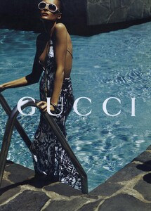 Mert__Marcus_Gucci_Cruise_2010_05.thumb.jpg.3dfddc6dc1c590fc6da289d87d5a727c.jpg