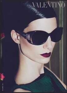 Mert__Marcus_Valentino_Fall_Winter_2009_10_08.thumb.jpg.faed86494e7019aeea70622e0cfb3936.jpg