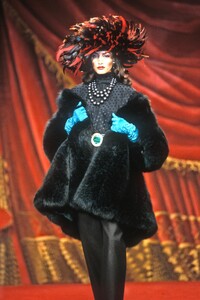 NinaRicci1991HauteCouture7.thumb.jpg.a3d89020319e17e6be1548c924c2bf51.jpg