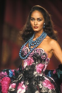 NinaRicci1991HauteCouture76.thumb.jpg.168532635b77e4e7e04c8dc53eb4834d.jpg