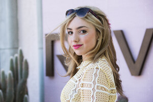 Peyton_List2C_2016-04-16_281329.jpg