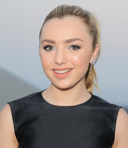 Peyton_List_001~1.jpg