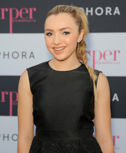 Peyton_List_003~1.jpg