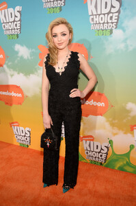 Peyton_List_04~72.jpg