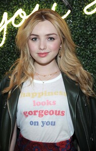 Peyton_List_28129~0.jpg