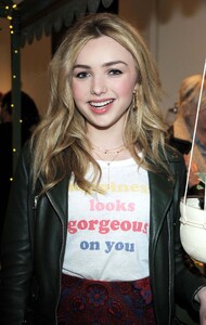 Peyton_List_28329~0.jpg