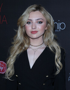 Peyton_List_28429_28129~0.jpg