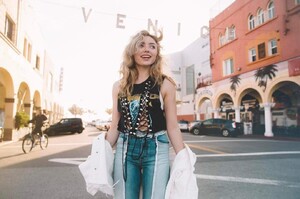 Peyton_Nude_Mag.jpg