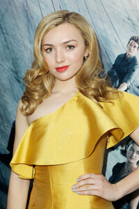 Picture_Pub_Peyton_List_22~0.jpg