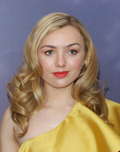 Picture_Pub_Peyton_List_23~0.jpg