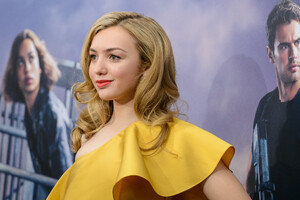 Picture_Pub_Peyton_List_24~0.jpg