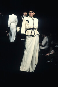 SoniaRykiel1985WomenRTW15.thumb.jpg.37321542e2684ccd2d5cc894e3b16a82.jpg