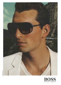 Testino_Boss_by_Hugo_Boss_Spring_Summer_2009_10.thumb.jpg.62e66e63f0b05674bd556e6e8a0848b2.jpg