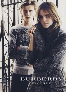 Testino_Burberry_Fall_Winter_2009_10_03.thumb.jpg.56375192aa0d62c6689a5797c59d50d5.jpg