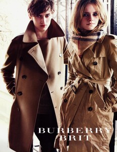 Testino_Burberry_Fall_Winter_2009_10_07.thumb.jpg.01b891f3a5fd03164bc44ae07a4f60f4.jpg