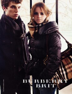 Testino_Burberry_Fall_Winter_2009_10_08.thumb.jpg.53f9f8ffc456e5f1c2d4c51ac77cc06c.jpg