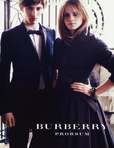Testino_Burberry_Fall_Winter_2009_10_09.thumb.jpg.de2f6d1e0d0e2b1399ed6546aa66410d.jpg