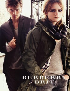 Testino_Burberry_Fall_Winter_2009_10_11.thumb.jpg.614d78b6892cd77f8fd3b1b0763f0404.jpg