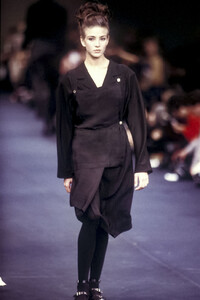 YohjiYamamoto1988WomenRTW1.thumb.jpg.27bd8650283b4cde140bb61bf53b6492.jpg