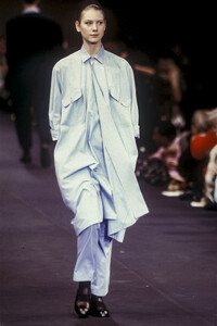 YohjiYamamoto1988WomenRTW12.thumb.jpg.39bb26cbb85cb25b0899ed29648db6f4.jpg