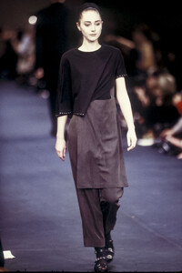 YohjiYamamoto1988WomenRTW41.thumb.jpg.656553c88e1f500cf51e2e283457a0b2.jpg