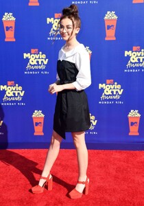 anna-cathcart-2019-mtv-movie-tv-awards-in-la-1.jpg