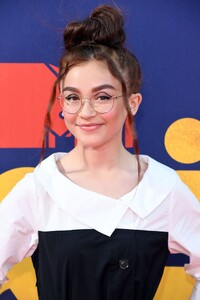 anna-cathcart-2019-mtv-movie-tv-awards-in-la-2.jpg