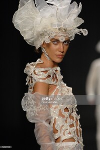 bi s08vill-74692768-SPFW--.jpg