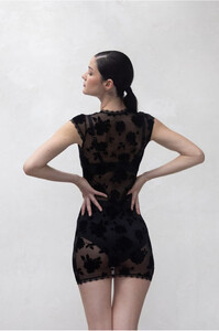 black-roses-dress(1).thumb.jpg.eba4a66ed1dd7f818133ce866236a854.jpg