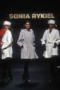 cynthiaanthoniovickykoulianouperinefernandosr9192.thumb.jpg.bda43da08291f11696a9a5652294acdc.jpg