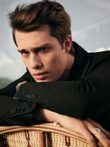 elm060124wlhollywoodrising-013-nicholas-galitzine-6647b31fce695.thumb.jpg.ae8411ccc96cb433a213f76ae602df47.jpg