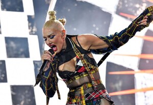 gwen-stefani-performing-at-the-coachella-in-indio-04-13-2024-0.jpg