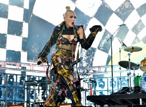 gwen-stefani-performing-at-the-coachella-in-indio-04-13-2024-2.jpg