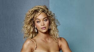 images_voltaxMediaLibrary_mmsport_si_swimsuit_01hx7dp94x6zkgeeyy6c.jpg