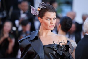 isabeli-fontana-at-cannes-film-festival-closing-ceremony-05-25-2024-4.thumb.jpg.74ac6bc20c1ddebb3de52388a3e7cddc.jpg